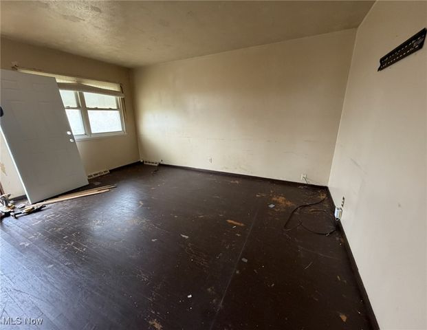 4549 Lee Road, Cleveland, OH 44128