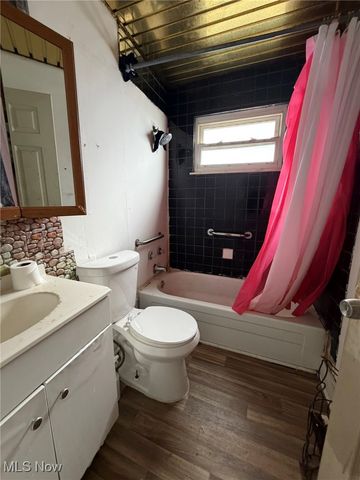 4549 Lee Road, Cleveland, OH 44128