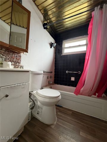 4549 Lee Road, Cleveland, OH 44128