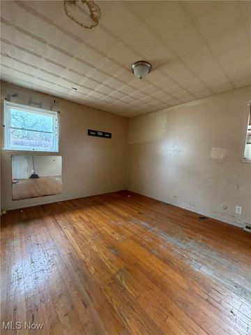 4549 Lee Road, Cleveland, OH 44128