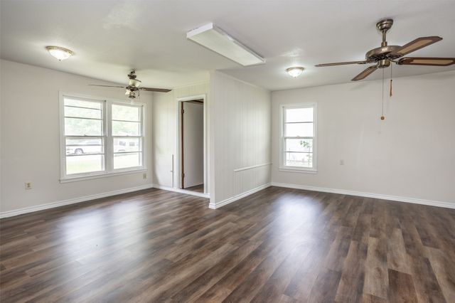 1102 Fair Avenue, Gainesville, TX 76240