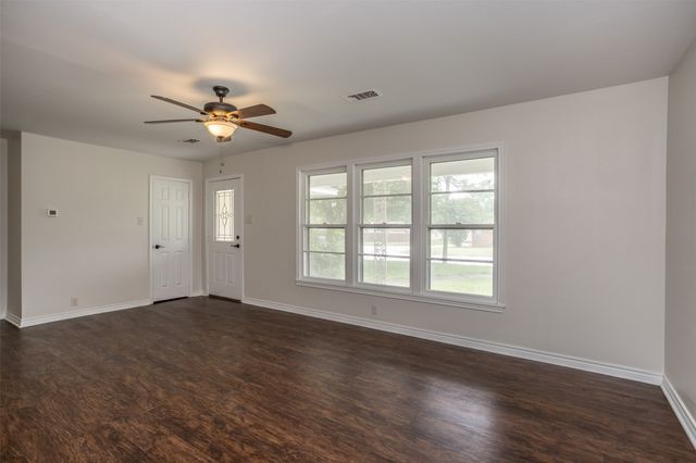 1102 Fair Avenue, Gainesville, TX 76240