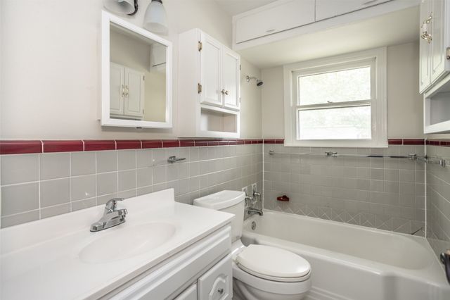 1102 Fair Avenue, Gainesville, TX 76240