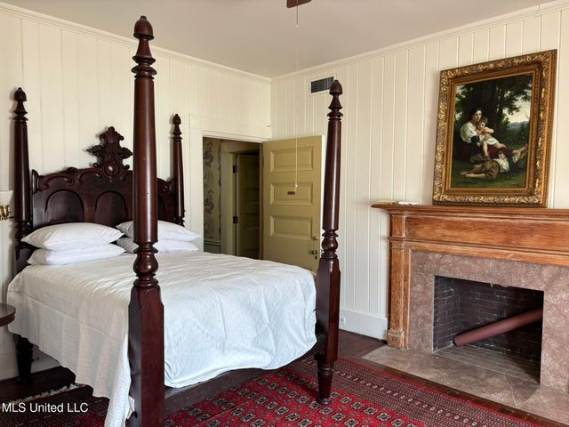 705 Washington Street, Natchez, MS 39120
