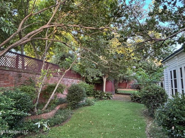 705 Washington Street, Natchez, MS 39120