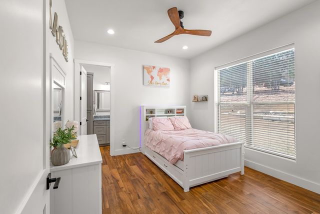 491 Stablewood Ln, Kerrville, TX 78028