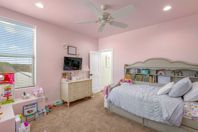 491 Stablewood Ln, Kerrville, TX 78028