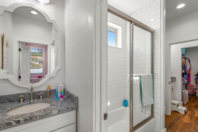 491 Stablewood Ln, Kerrville, TX 78028