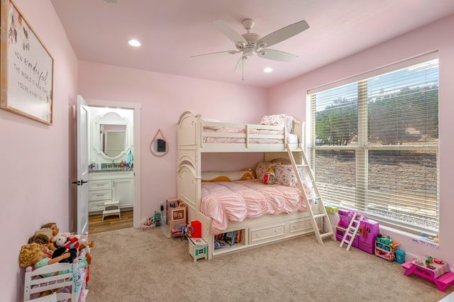 491 Stablewood Ln, Kerrville, TX 78028