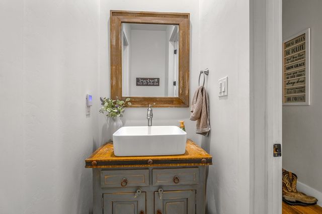 491 Stablewood Ln, Kerrville, TX 78028