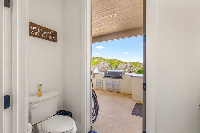 491 Stablewood Ln, Kerrville, TX 78028