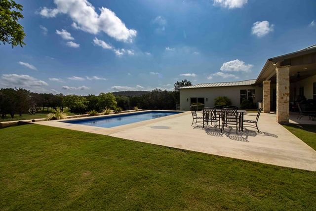 491 Stablewood Ln, Kerrville, TX 78028