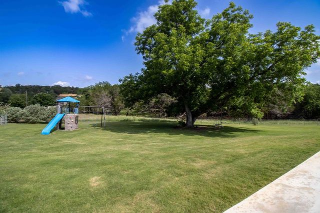 491 Stablewood Ln, Kerrville, TX 78028