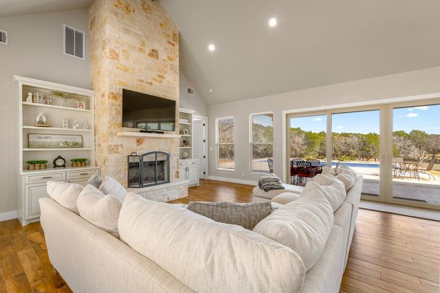 491 Stablewood Ln, Kerrville, TX 78028