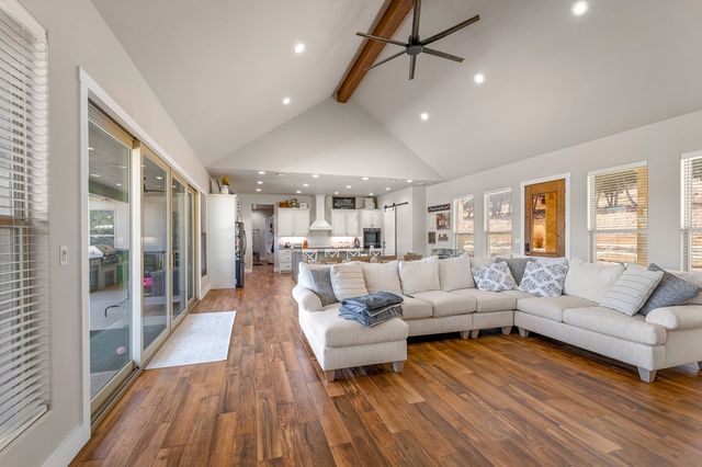 491 Stablewood Ln, Kerrville, TX 78028