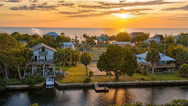 10166 Cabana Street, Weeki Wachee, FL 34607