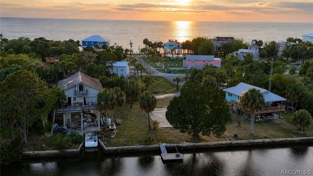 10166 Cabana Street, Weeki Wachee, FL 34607