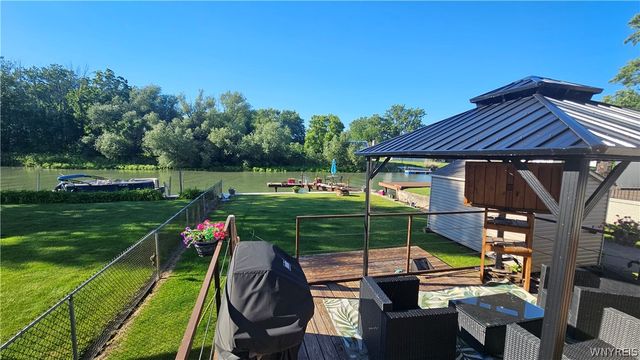 8150 West Rivershore Drive, Niagara Falls, NY 14304