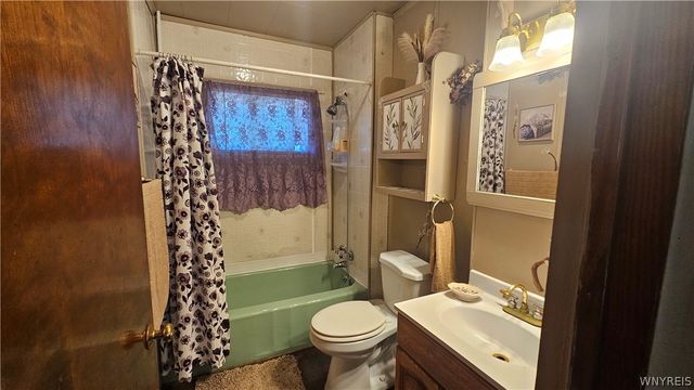 8150 West Rivershore Drive, Niagara Falls, NY 14304