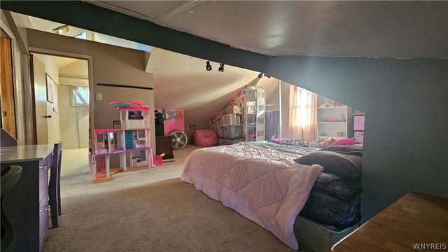 8150 West Rivershore Drive, Niagara Falls, NY 14304