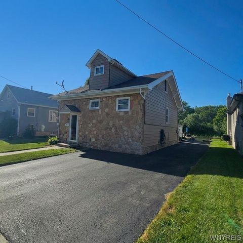 8150 West Rivershore Drive, Niagara Falls, NY 14304