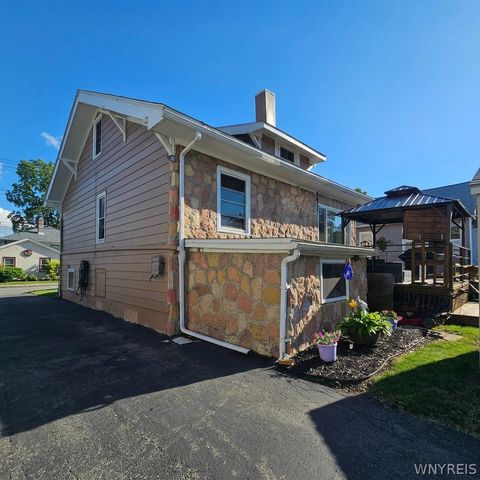 8150 West Rivershore Drive, Niagara Falls, NY 14304