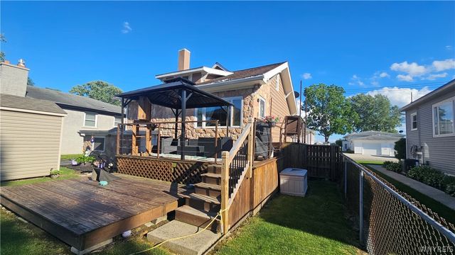 8150 West Rivershore Drive, Niagara Falls, NY 14304