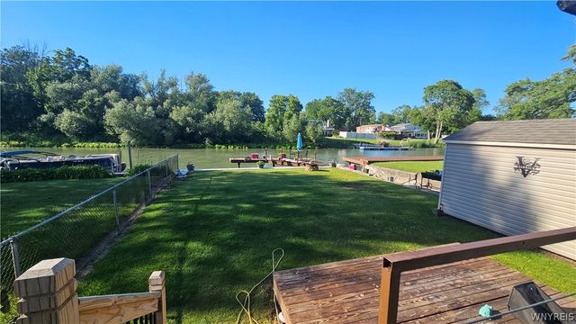 8150 West Rivershore Drive, Niagara Falls, NY 14304