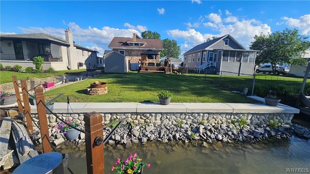 8150 West Rivershore Drive, Niagara Falls, NY 14304