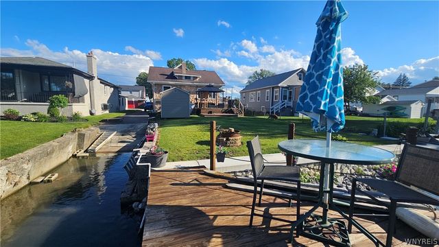 8150 West Rivershore Drive, Niagara Falls, NY 14304
