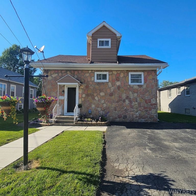 8150 West Rivershore Drive, Niagara Falls, NY 14304