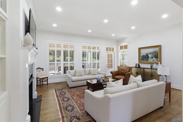 101 Lake Creek Drive, Guntersville, AL 35976