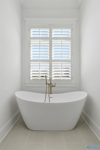 101 Lake Creek Drive, Guntersville, AL 35976