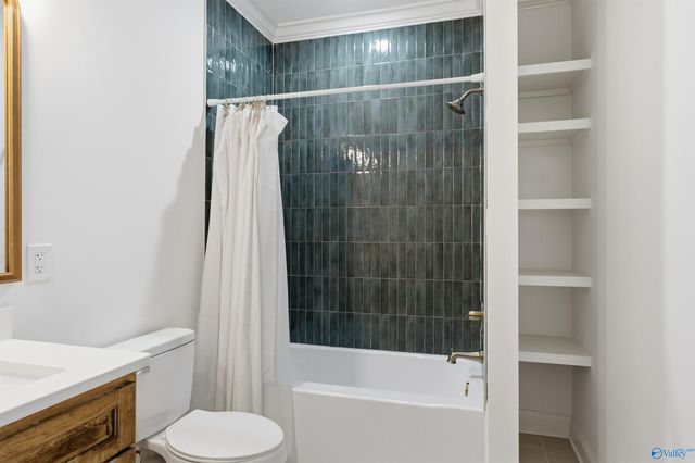 101 Lake Creek Drive, Guntersville, AL 35976