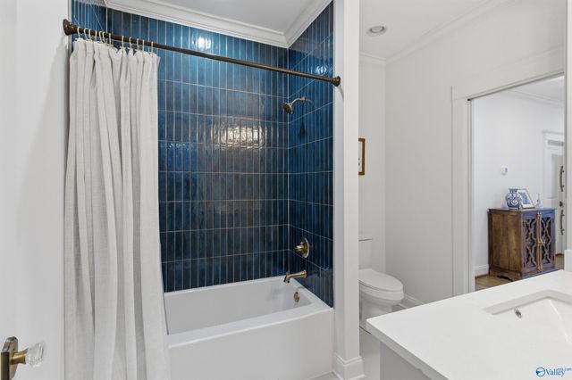 101 Lake Creek Drive, Guntersville, AL 35976