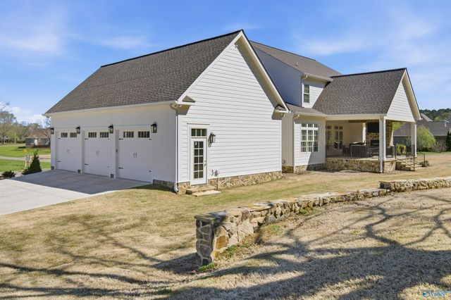 101 Lake Creek Drive, Guntersville, AL 35976