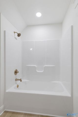 101 Lake Creek Drive, Guntersville, AL 35976