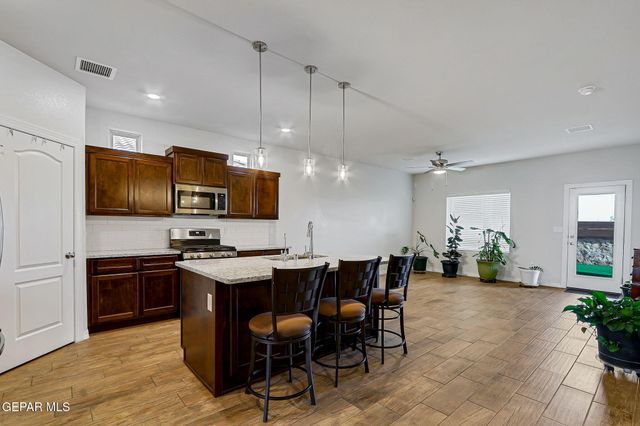 13138 OAKHAMPTON Avenue, El Paso, TX 79928