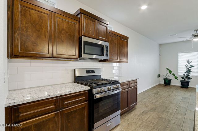 13138 OAKHAMPTON Avenue, El Paso, TX 79928