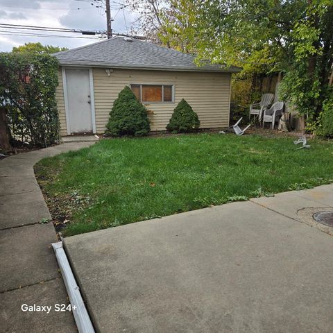 5600 N Mango Avenue 2, Chicago, IL 60646