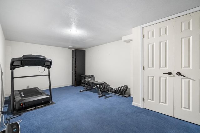 2316 Valley Park Drive, Cedar Falls, IA 50613