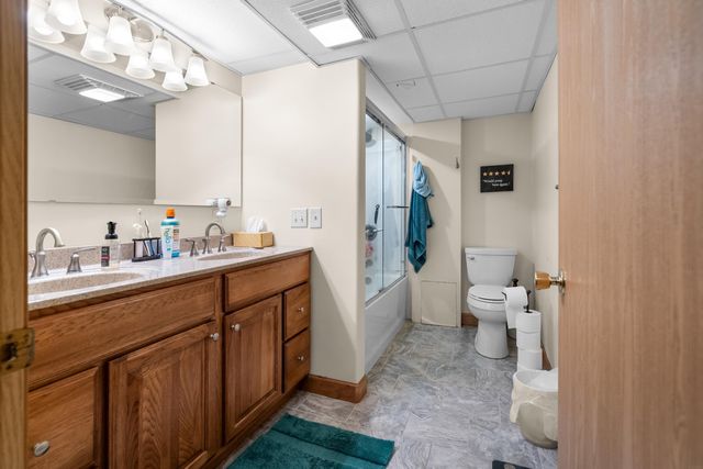 2316 Valley Park Drive, Cedar Falls, IA 50613
