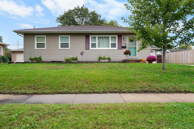 2316 Valley Park Drive, Cedar Falls, IA 50613