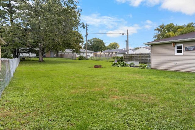 2316 Valley Park Drive, Cedar Falls, IA 50613