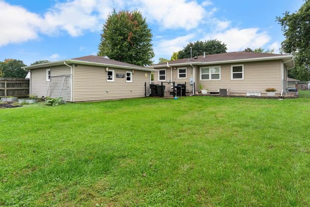 2316 Valley Park Drive, Cedar Falls, IA 50613
