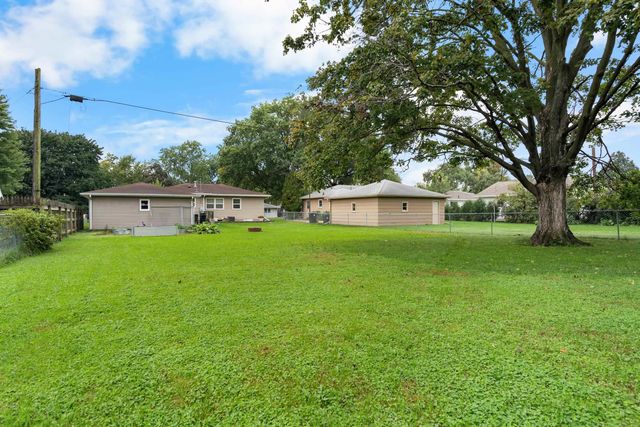2316 Valley Park Drive, Cedar Falls, IA 50613
