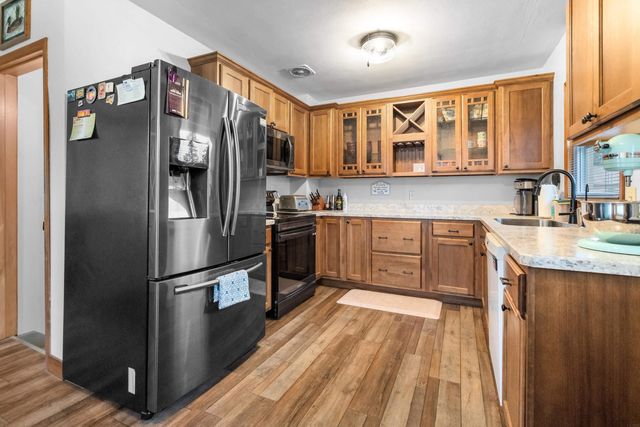 2316 Valley Park Drive, Cedar Falls, IA 50613