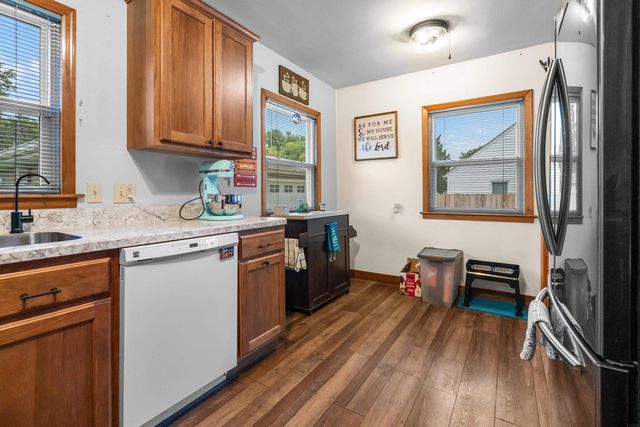 2316 Valley Park Drive, Cedar Falls, IA 50613