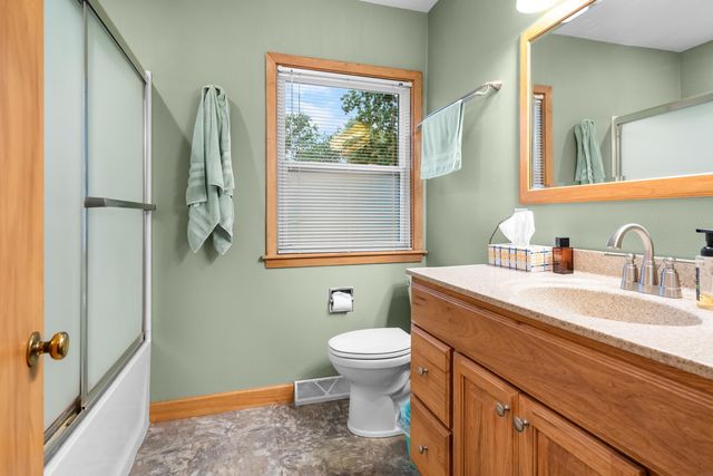 2316 Valley Park Drive, Cedar Falls, IA 50613