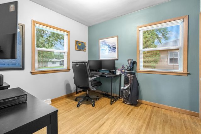 2316 Valley Park Drive, Cedar Falls, IA 50613